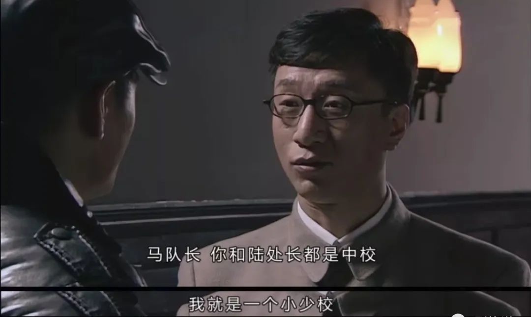 情报处处长陆桥山和行动队队长马奎都对这个职位虎视眈眈,而余则成却