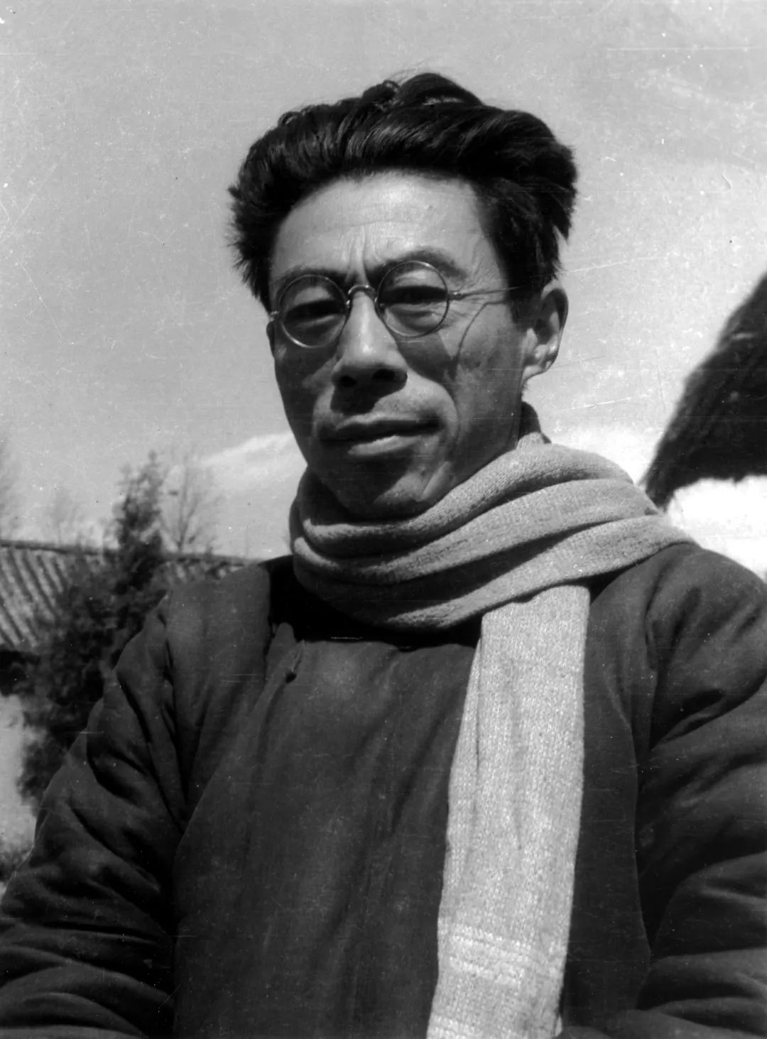 日本投降后剃去长髯的闻一多.