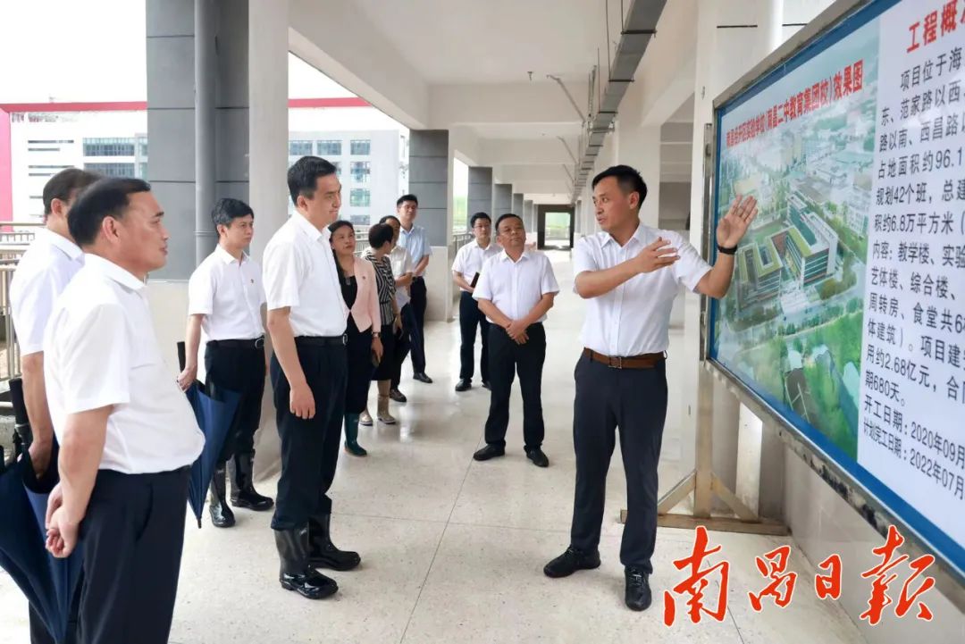 市委组织部部长余正琨,市委常委,南昌经开区党工委书记梅峰,副市长龙