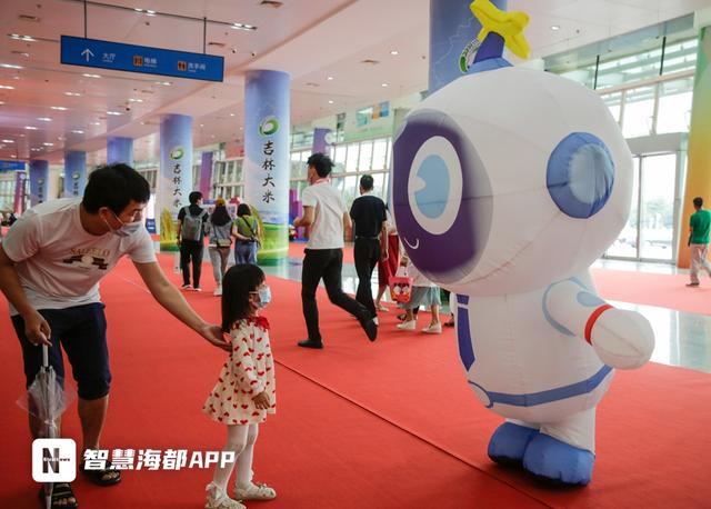 炫酷“黑科技”亮相！海都记者带你打卡第二十届“中国海创会”休闲区蓝鸢梦想 - Www.slyday.coM