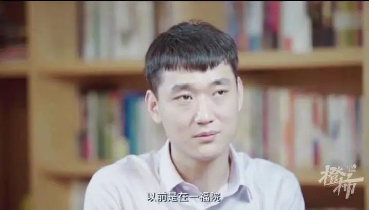 8岁意外走失被骗进乞讨团，警方解救后在杭州成长、工作……今天父亲节，找了他18年的爸爸来接他回家了休闲区蓝鸢梦想 - Www.slyday.coM