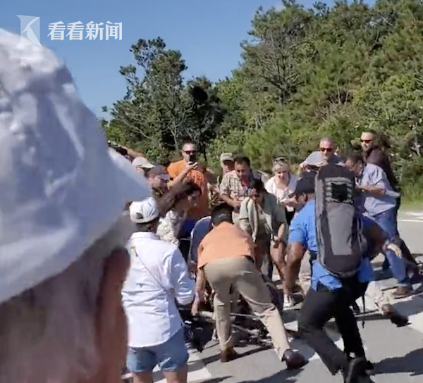 骑车摔倒后再次现身 拜登在记者面前跳了两三下休闲区蓝鸢梦想 - Www.slyday.coM