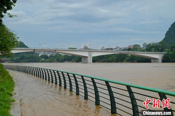 6月19日,广西柳州市柳江河水位持续上涨. 侯芸莹 摄