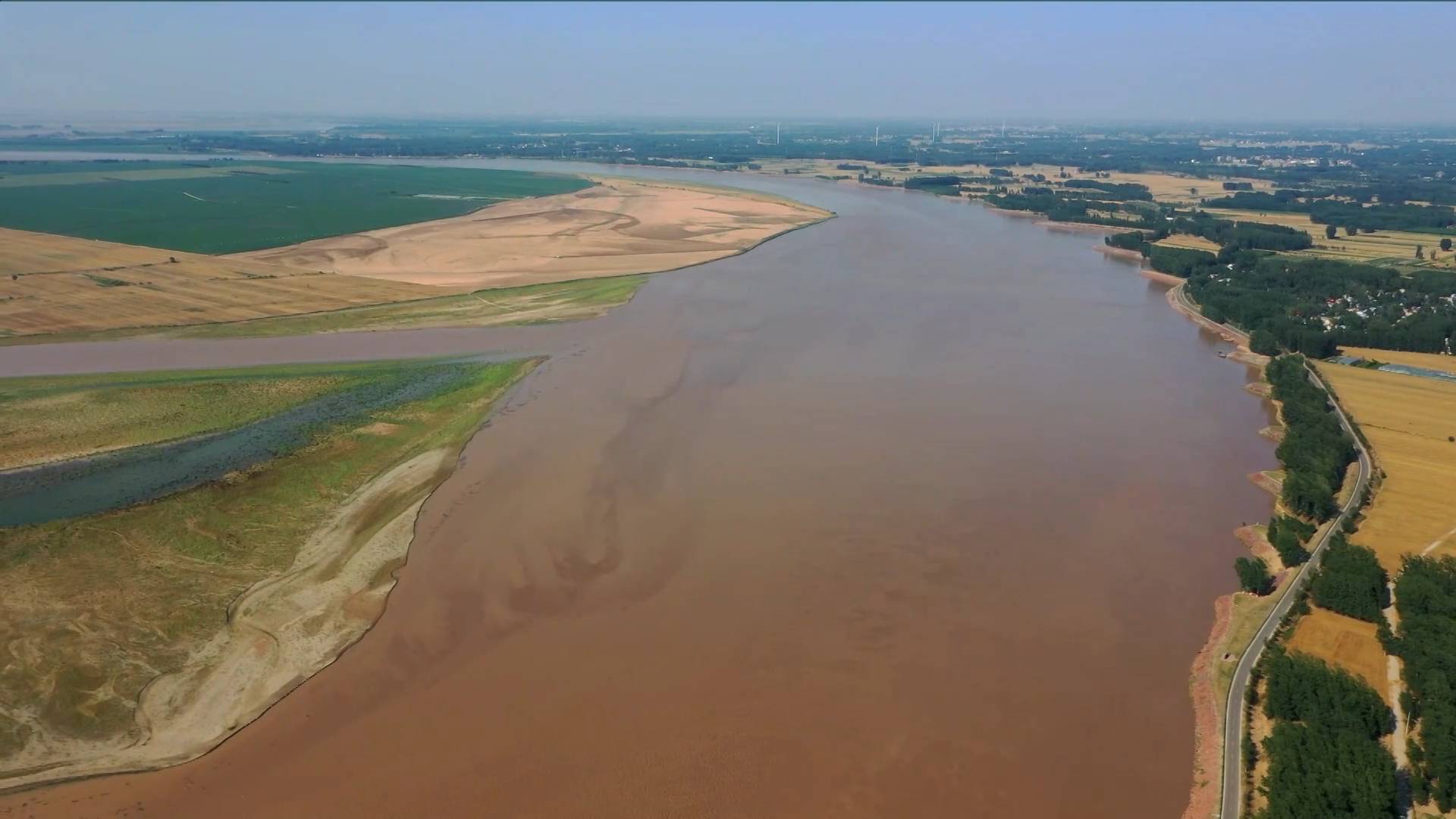 水库排沙减淤,优化水库淤积形态,并进一步维持黄河下游中水河槽稳定