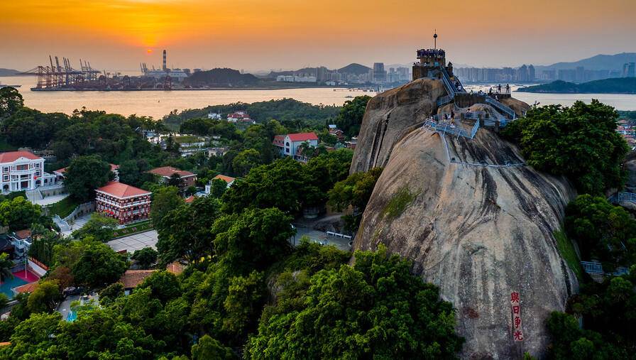 景区对市民,游客实施免门票开放,囊括了鼓浪屿上主要景区——日光岩