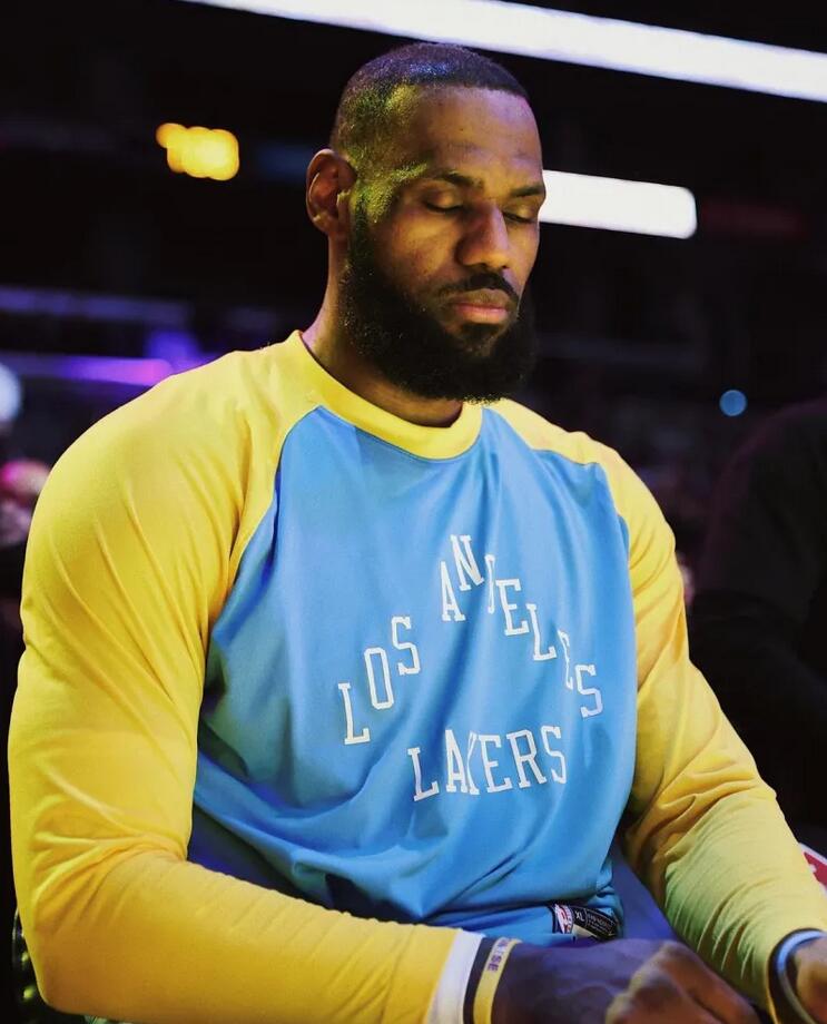 湖人前锋勒布朗-詹姆斯今日更新instagram story.