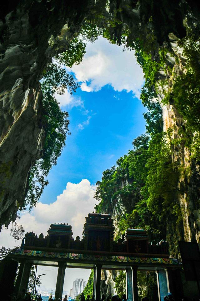 被誉为世界神秘洞穴之一,大约有4亿年历史,是极佳的拍照打卡地休闲区蓝鸢梦想 - Www.slyday.coM 被誉为世界神秘洞穴之一,大约有4亿年历史,是极佳的拍照打卡地休闲区蓝鸢梦想 - Www.slyday.coM