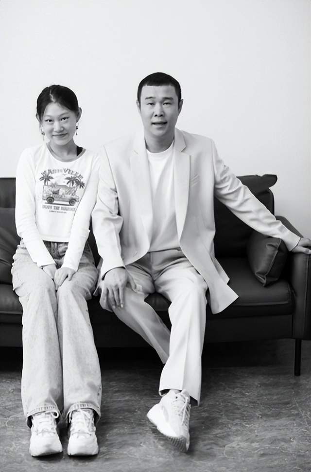 小沈阳女儿晒与爸爸合照!腰肢纤细大秀马甲线,15岁个子赶超父亲休闲区蓝鸢梦想 - Www.slyday.coM 小沈阳女儿晒与爸爸合照!腰肢纤细大秀马甲线,15岁个子赶超父亲休闲区蓝鸢梦想 - Www.slyday.coM