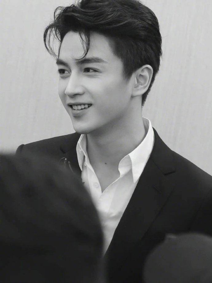 于正这是改人设了吗？ 网友在他微博下留言：刘亦菲不会演戏，这次被陈晓带的演技惊人，快去抢陈晓和白鹿或者吴谨言合作休闲区蓝鸢梦想 - Www.slyday.coM