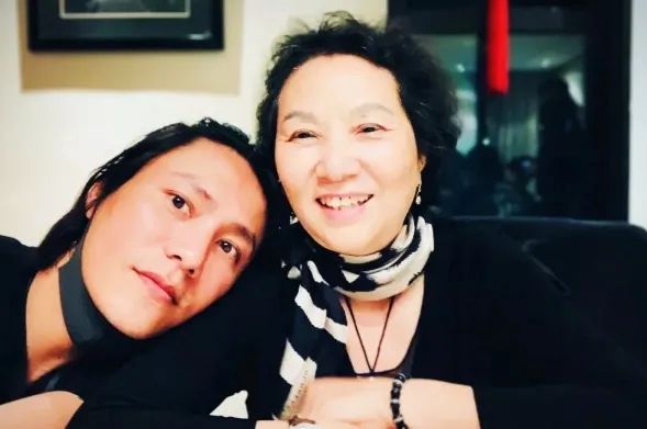 陈坤儿子庆祝父亲节！生母疑云再次被扒，一张照片暴露了真实状态休闲区蓝鸢梦想 - Www.slyday.coM