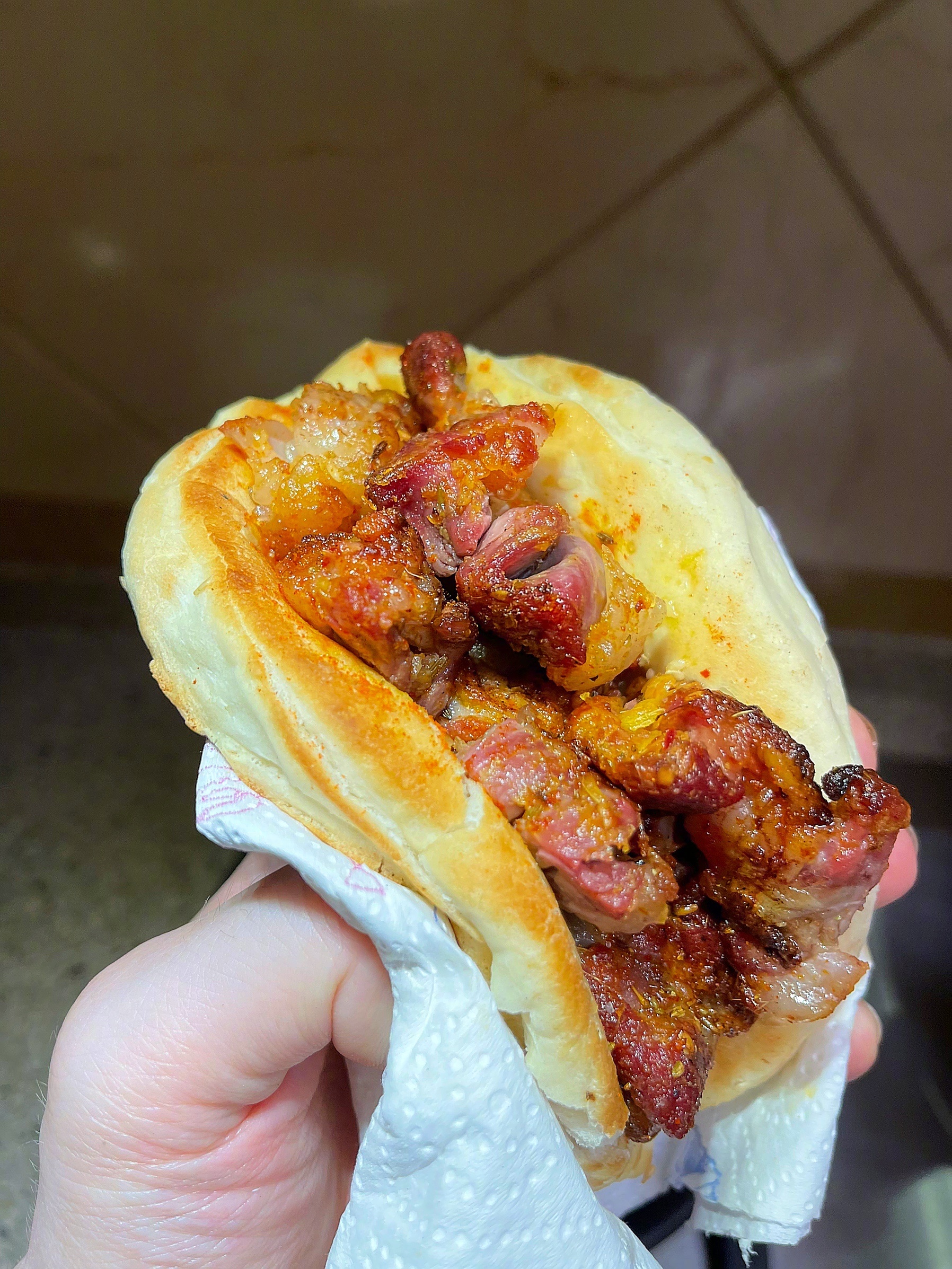 烧饼夹羊肉串我边吃边哭太幸福了