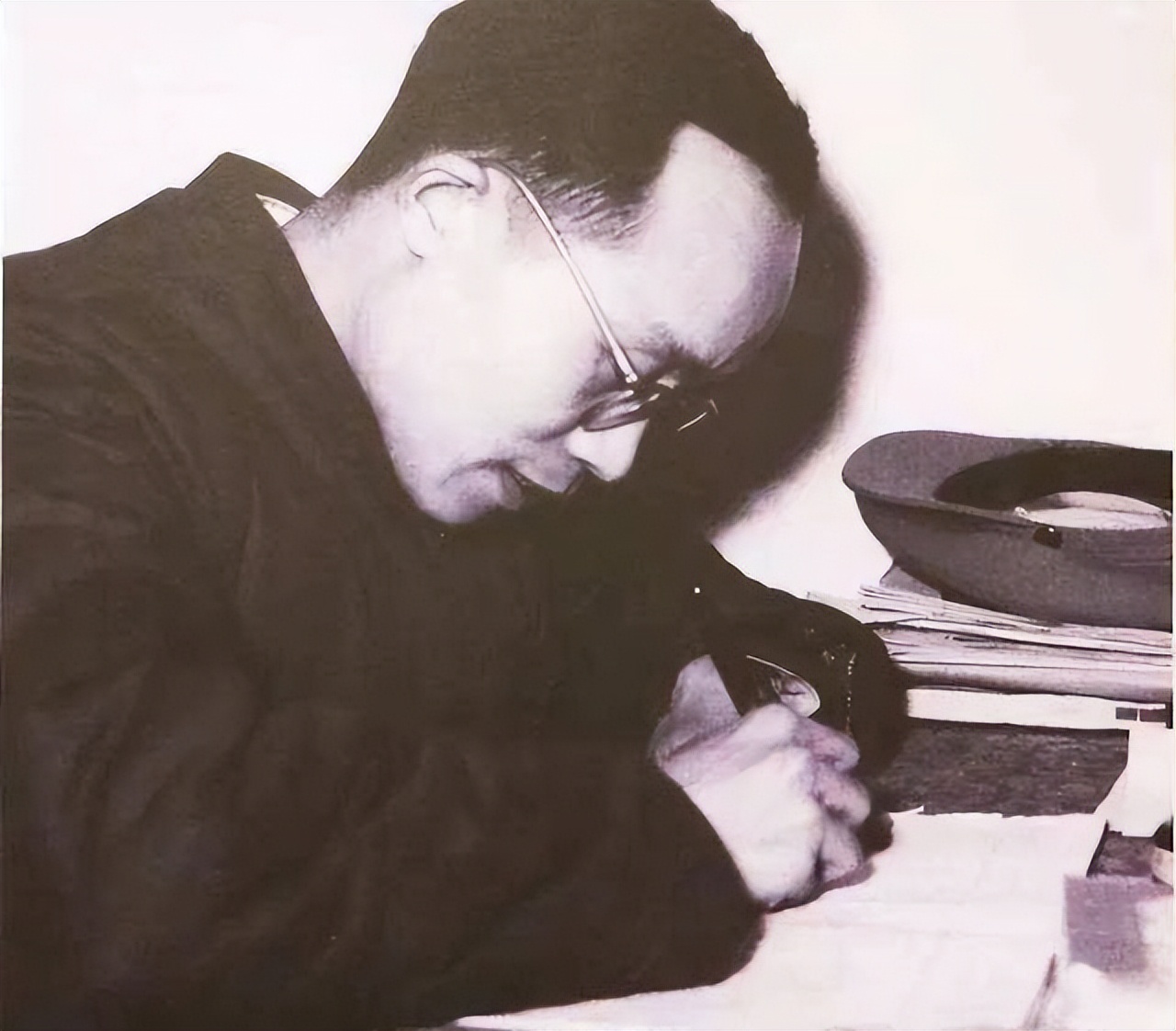 词作家乔羽逝世!众星悲痛发文悼念,曾用1小时写出《难忘今宵》休闲区蓝鸢梦想 - Www.slyday.coM 词作家乔羽逝世!众星悲痛发文悼念,曾用1小时写出《难忘今宵》休闲区蓝鸢梦想 - Www.slyday.coM