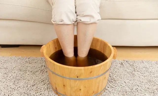 你可以熬夜，但这2个小时请务必睡觉！睡前2个动作睡好觉、健脾胃休闲区蓝鸢梦想 - Www.slyday.coM