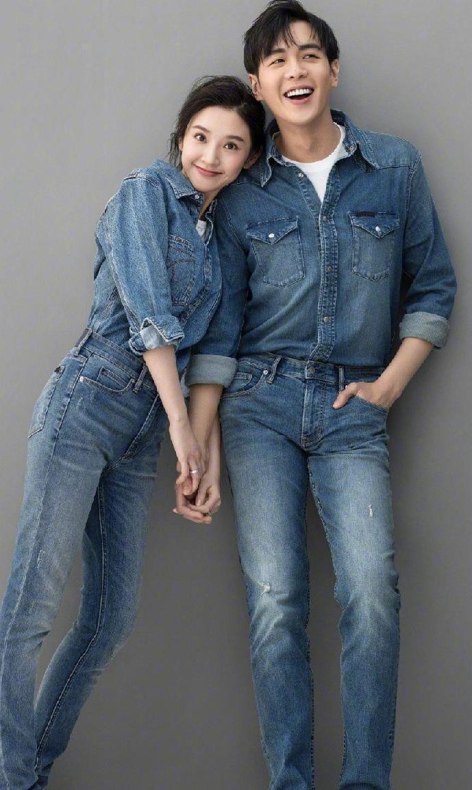 唐艺昕和张若昀真的很般配穿情侣装的样子很恩爱让人羡慕