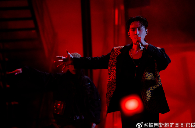 《街舞5》正式开录,新老队长“交替组合”,大家最期待哪一位?休闲区蓝鸢梦想 - Www.slyday.coM 《街舞5》正式开录,新老队长“交替组合”,大家最期待哪一位?休闲区蓝鸢梦想 - Www.slyday.coM