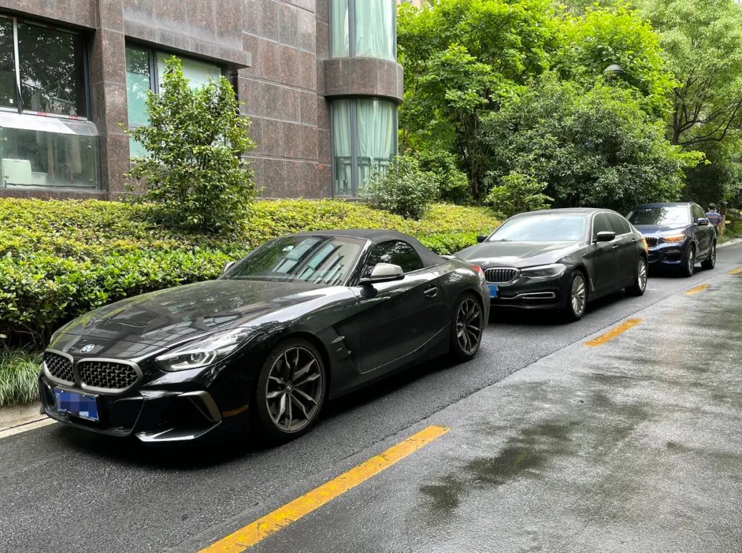 宝马530lix325iz4m40i横评六缸一定比四缸更让人开心吗