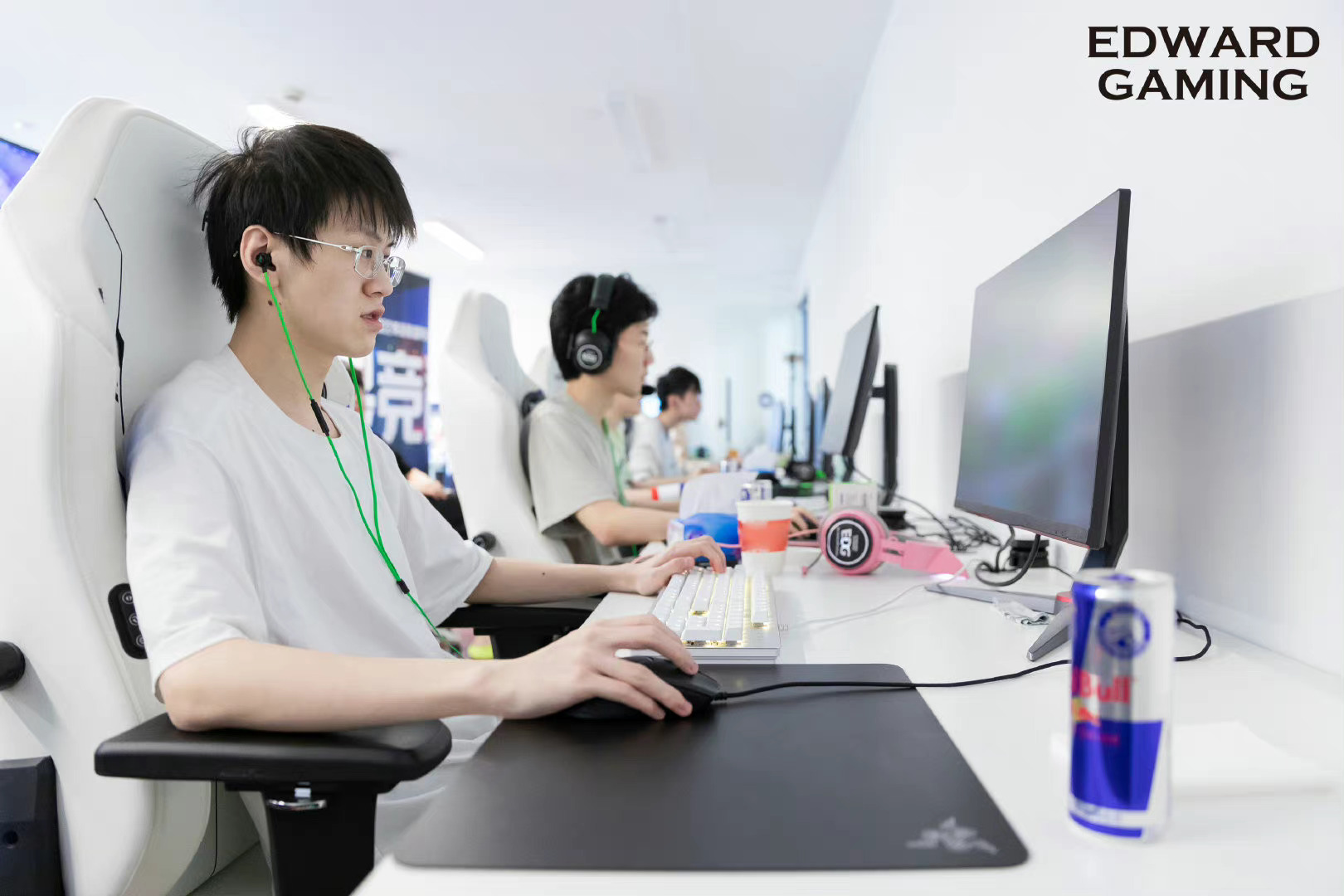 @edg电子竞技俱乐部 分享队员训练日常|电子竞技|队员|训练_新浪新闻