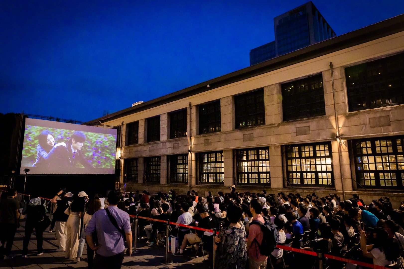 台北电影节发布电影不能说的秘密户外放映现场图