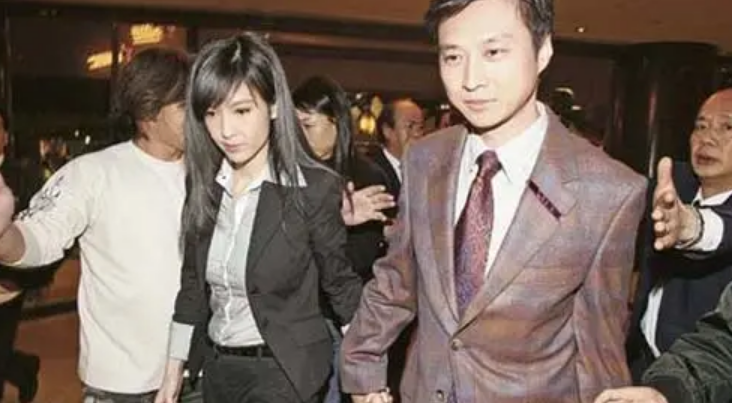 张茆:15年前和倪震激吻,“逼”周慧敏分手,如今成人生赢家|张茆|倪震|周慧敏_新浪新闻