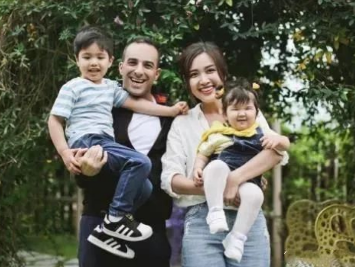 张茆:15年前和倪震激吻,“逼”周慧敏分手,如今成人生赢家|张茆|倪震|周慧敏_新浪新闻