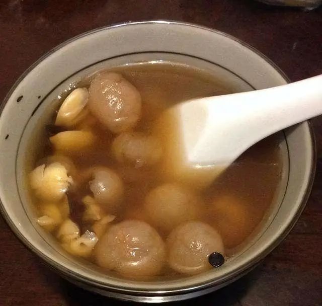 你可以熬夜，但这2个小时请务必睡觉！睡前2个动作睡好觉、健脾胃休闲区蓝鸢梦想 - Www.slyday.coM