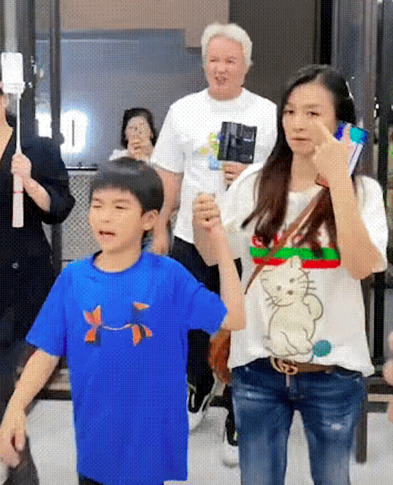 张庭林瑞阳又开新公司,全程高调不知收敛,儿子一看就是被养坏了休闲区蓝鸢梦想 - Www.slyday.coM 张庭林瑞阳又开新公司,全程高调不知收敛,儿子一看就是被养坏了休闲区蓝鸢梦想 - Www.slyday.coM