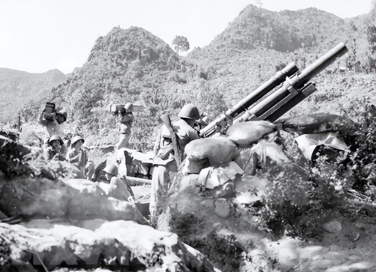 79年500越军炮火拦截164师地面部队寸步难进肖旭初炮火轰炸