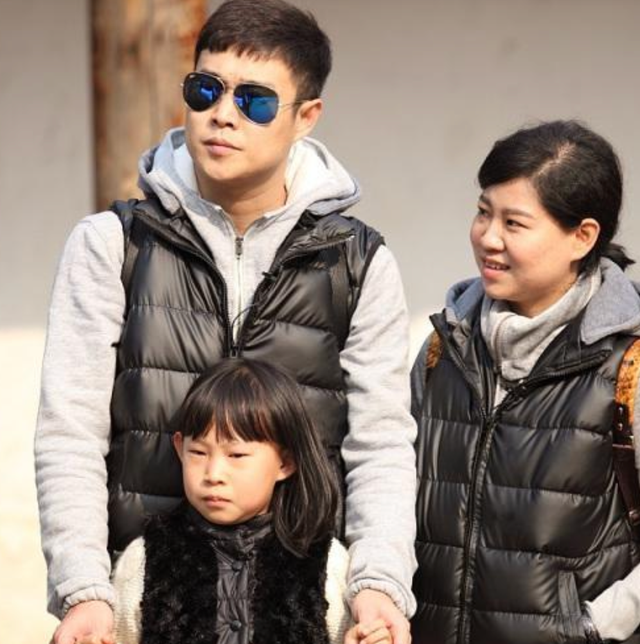 小沈阳女儿晒与爸爸合照!腰肢纤细大秀马甲线,15岁个子赶超父亲休闲区蓝鸢梦想 - Www.slyday.coM 小沈阳女儿晒与爸爸合照!腰肢纤细大秀马甲线,15岁个子赶超父亲休闲区蓝鸢梦想 - Www.slyday.coM