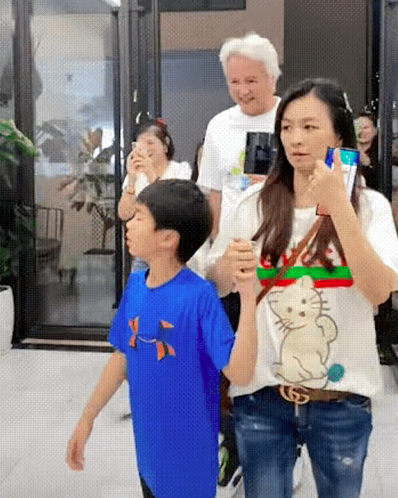 张庭林瑞阳又开新公司,全程高调不知收敛,儿子一看就是被养坏了休闲区蓝鸢梦想 - Www.slyday.coM 张庭林瑞阳又开新公司,全程高调不知收敛,儿子一看就是被养坏了休闲区蓝鸢梦想 - Www.slyday.coM