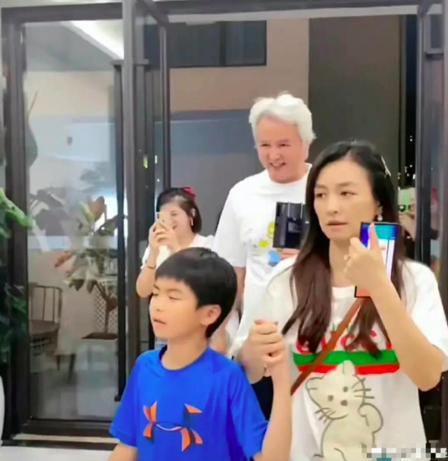 张庭林瑞阳又开新公司,全程高调不知收敛,儿子一看就是被养坏了休闲区蓝鸢梦想 - Www.slyday.coM 张庭林瑞阳又开新公司,全程高调不知收敛,儿子一看就是被养坏了休闲区蓝鸢梦想 - Www.slyday.coM