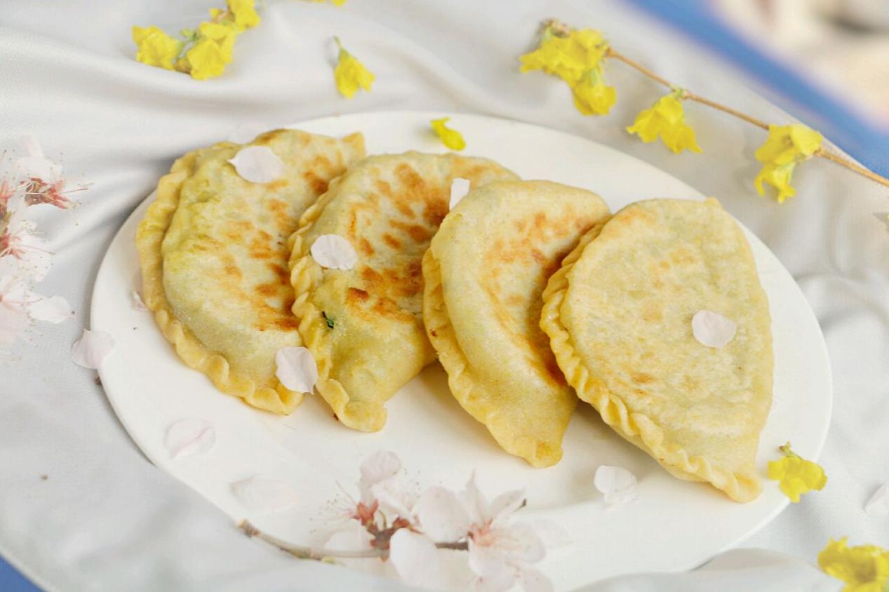 教你做韭菜盒子外酥里软简单易学咸香可口好吃到停不下来