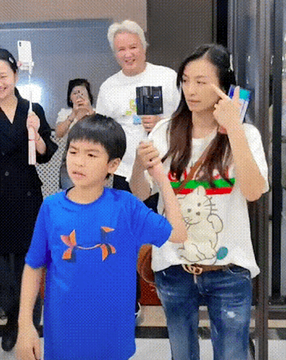 张庭林瑞阳又开新公司,全程高调不知收敛,儿子一看就是被养坏了休闲区蓝鸢梦想 - Www.slyday.coM 张庭林瑞阳又开新公司,全程高调不知收敛,儿子一看就是被养坏了休闲区蓝鸢梦想 - Www.slyday.coM