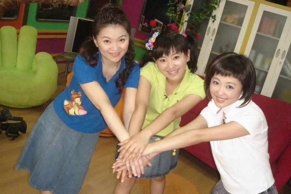 央视主持人月亮姐姐秀恩爱称想再生个女儿富商老公长相憨厚