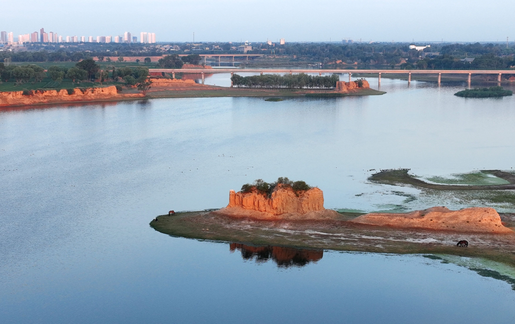 陕西靖边芦河湿地水清景美