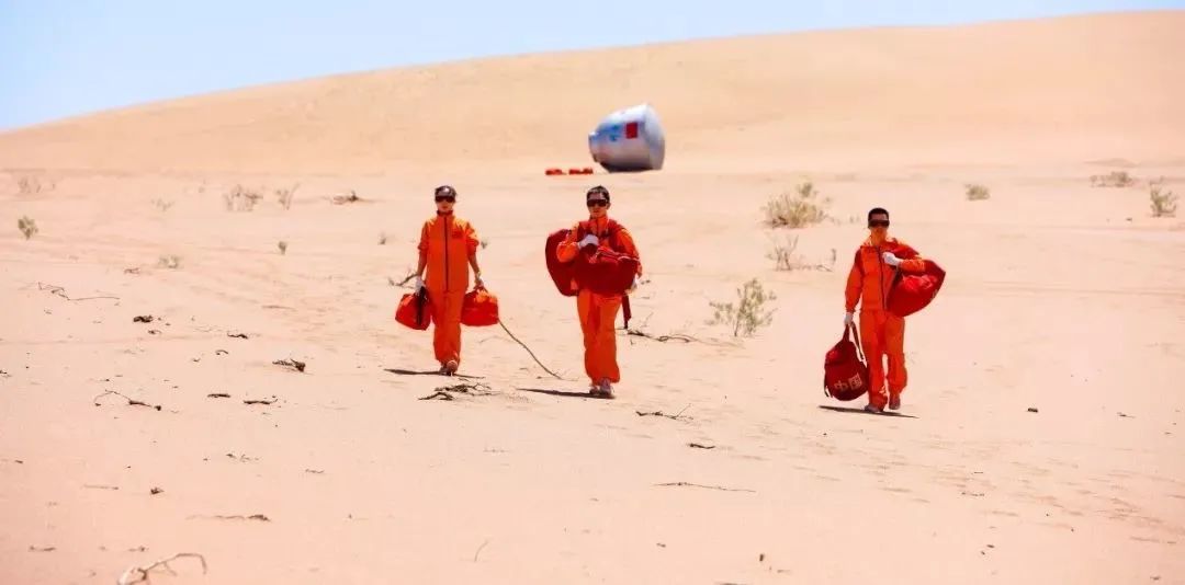 航天員赴沙漠開展野外生存訓練（資料圖）