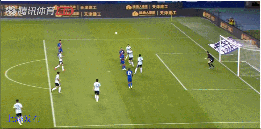 李运秋右侧传中进来，朱建荣头球