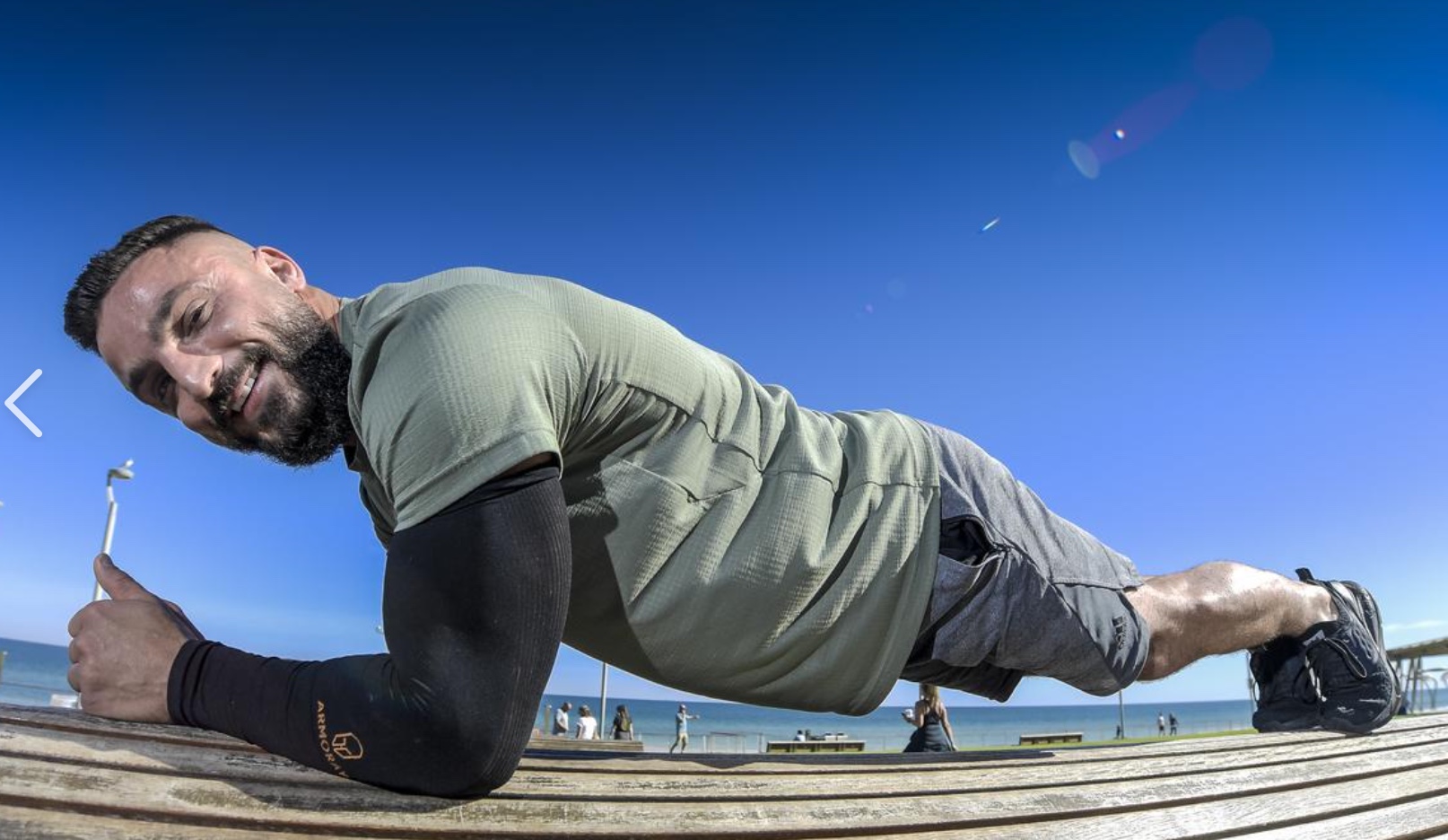 1小时做3182个俯卧撑澳男子破吉尼斯纪录