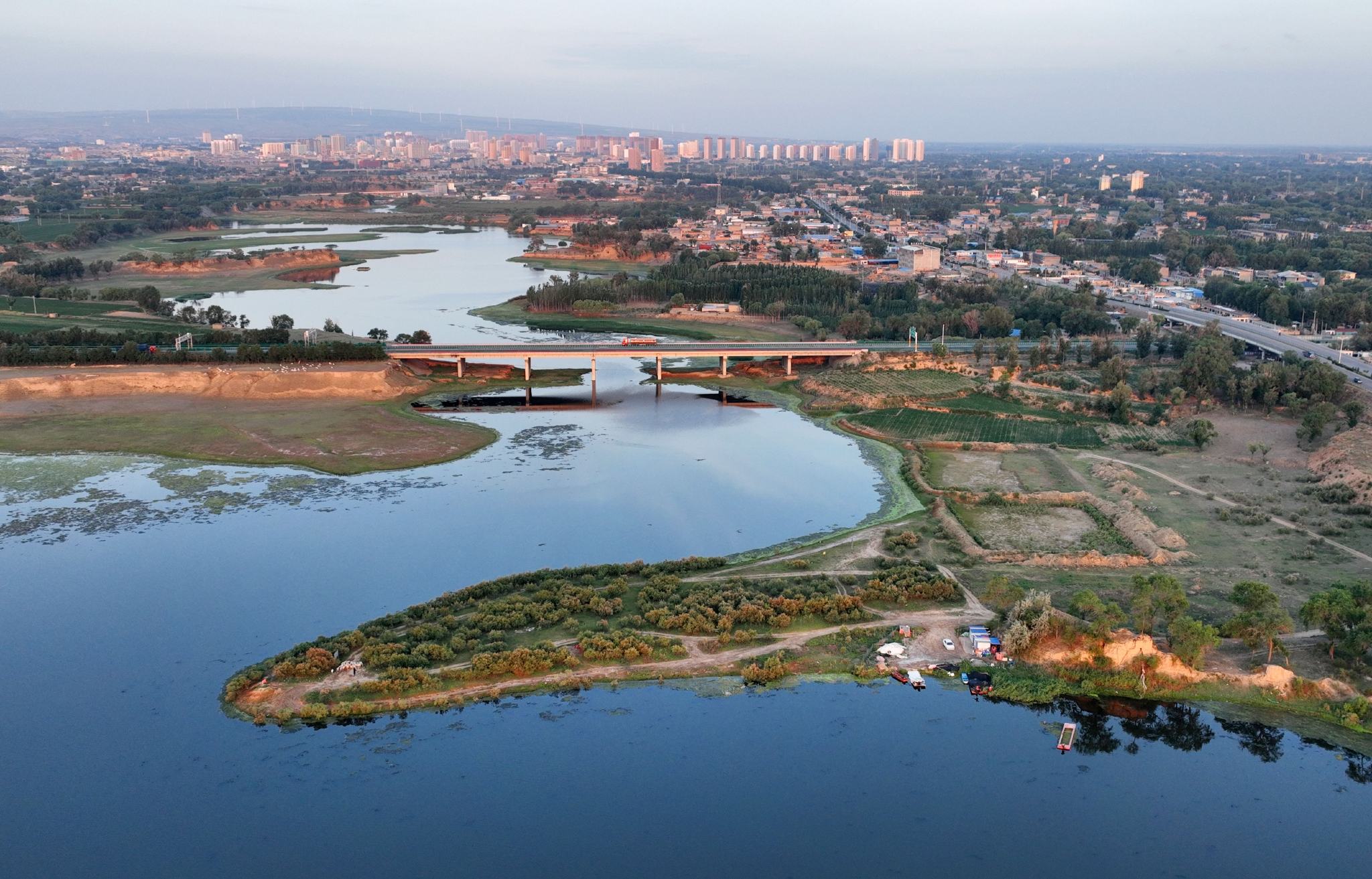 陕西靖边芦河湿地水清景美