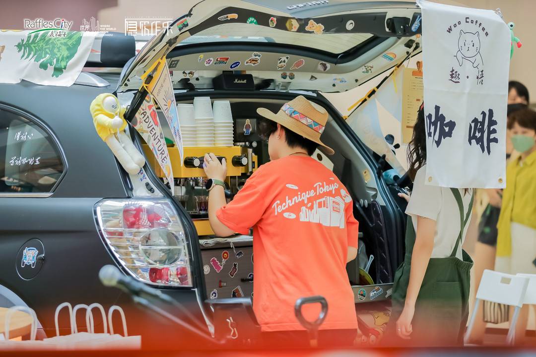 朋友圈都在晒帐篷，成都商场刮起露营风休闲区蓝鸢梦想 - Www.slyday.coM