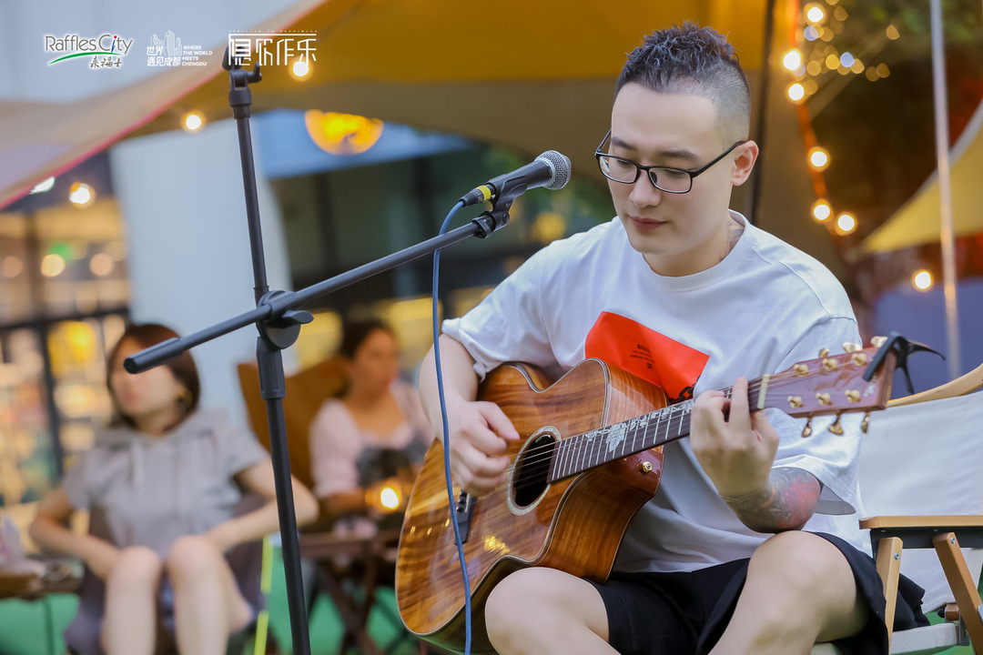 朋友圈都在晒帐篷，成都商场刮起露营风休闲区蓝鸢梦想 - Www.slyday.coM