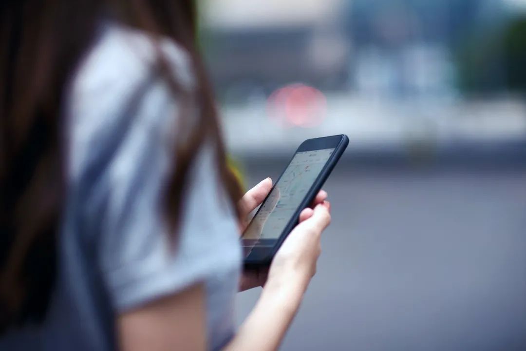 年轻人为什么“换不动”手机了？休闲区蓝鸢梦想 - Www.slyday.coM