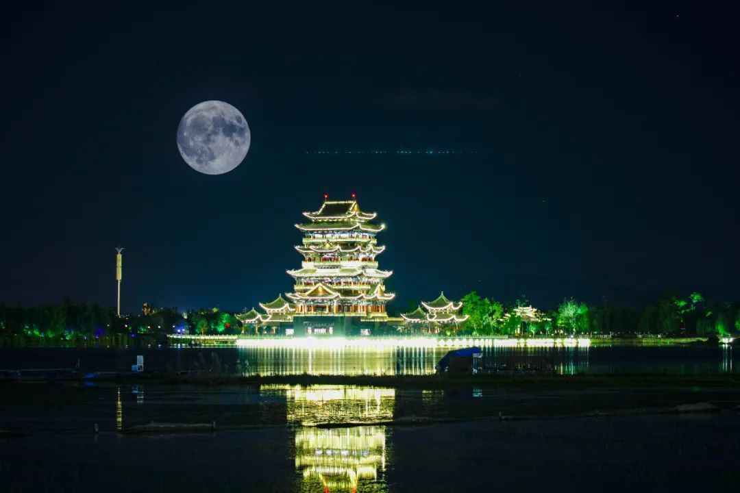 我为云南新地标点赞保山永昌阁凭栏远眺赏人与生态和谐之美