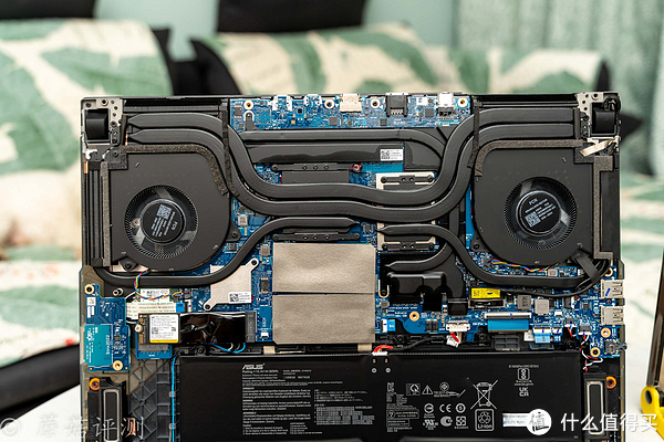 精致外观爆表性能一触即发rog枪神6plus超竞版游戏本拆解评测