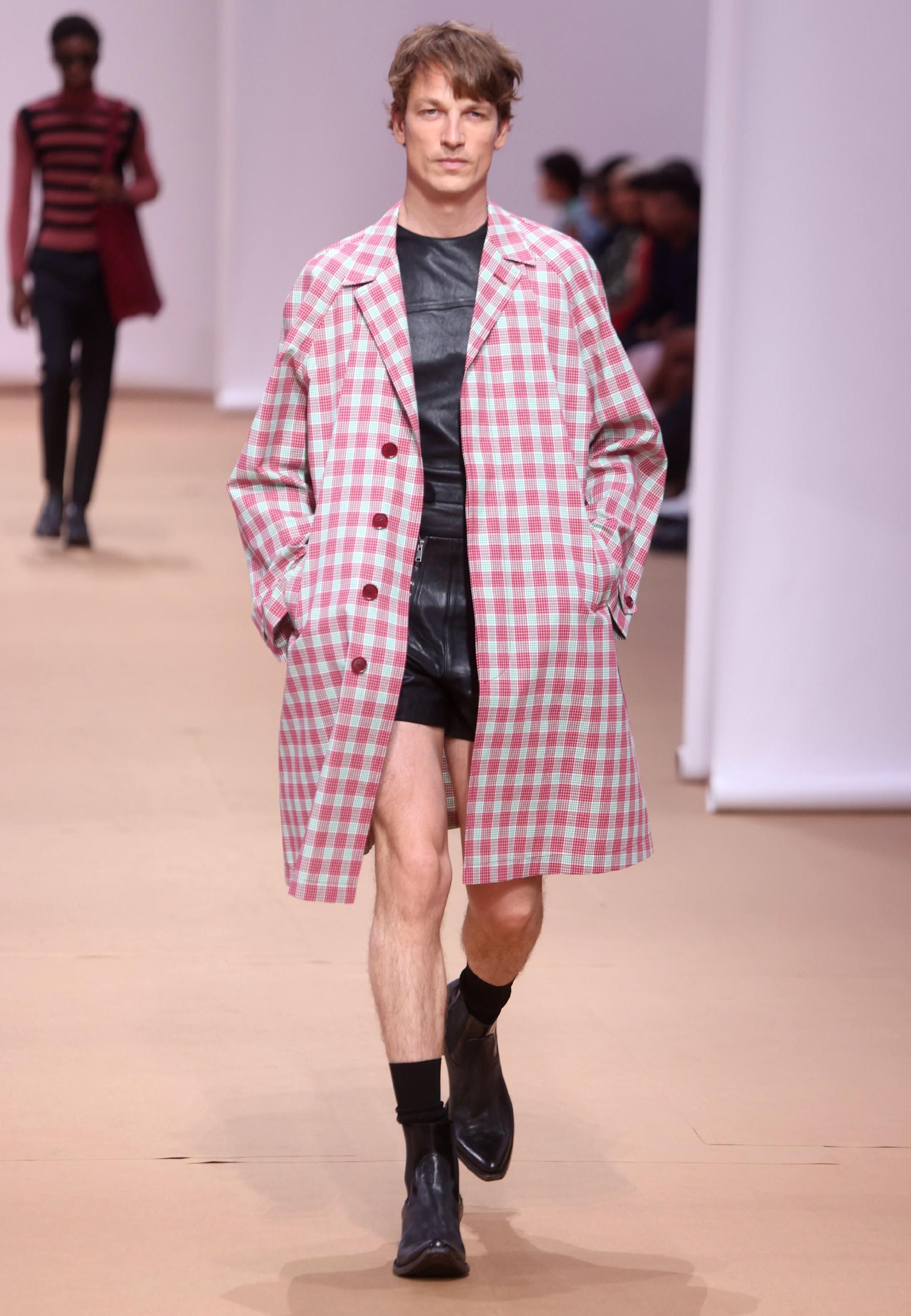 米兰男装周——普拉达品牌时装秀|普拉达|米兰|模特_新浪新闻