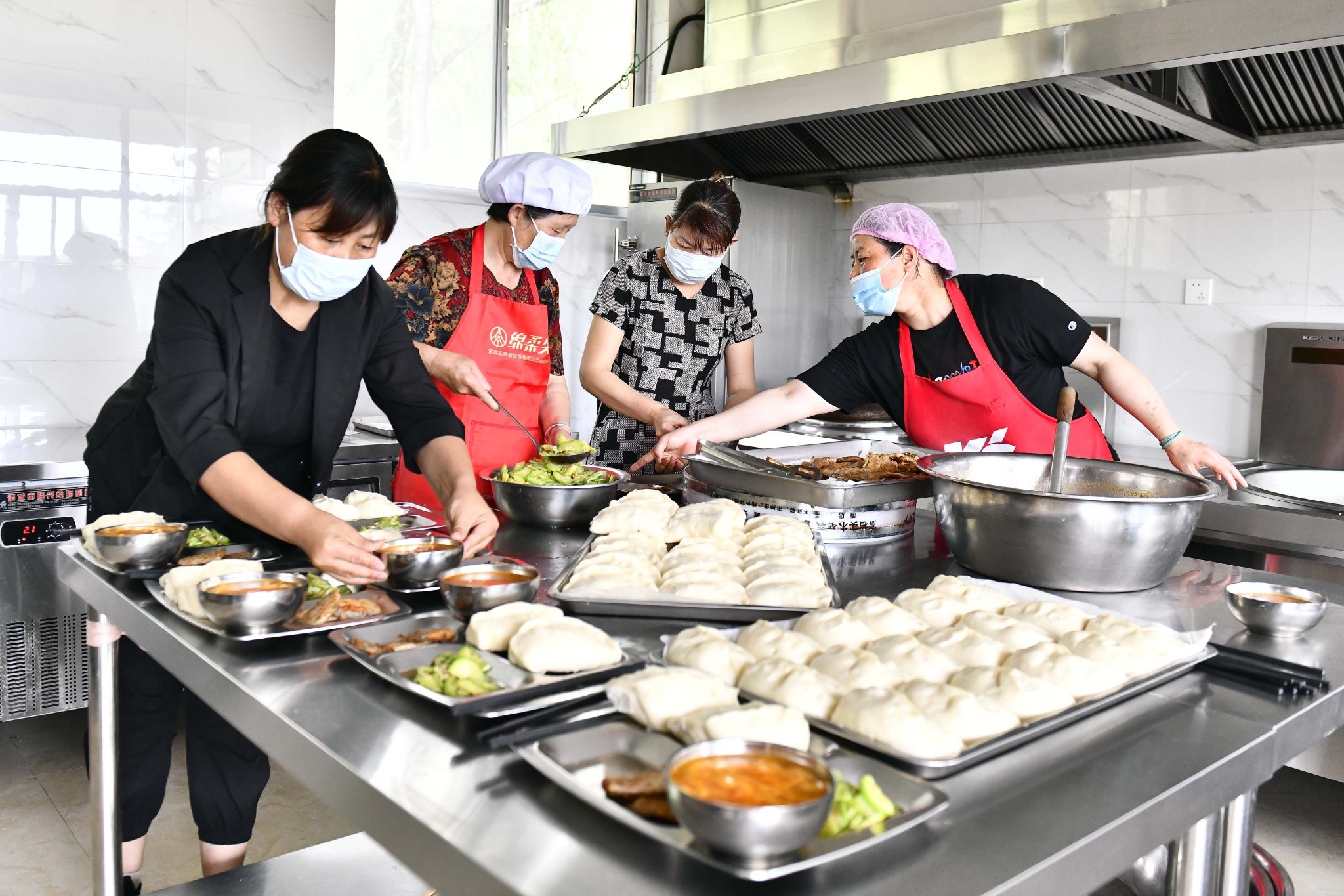 山东五莲乡村幸福食堂里的幸福生活