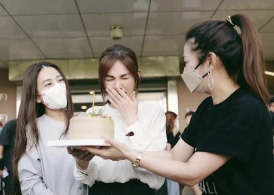 田馥甄和任家萱准备惊喜生日会，41岁陈嘉桦哭成表情包