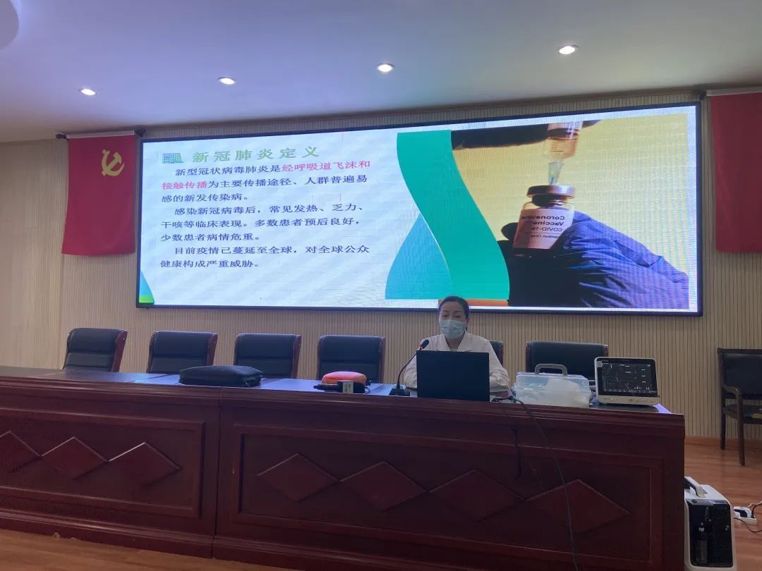 健康讲座、合理评估、现场接种新冠疫苗．．．．．TA们暖心服务，老人安心接种