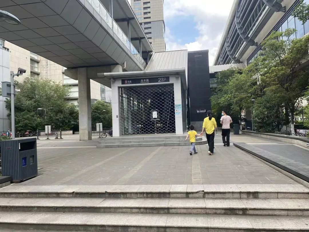 实拍！花桥居民可以往返上海了，目前最大的心愿是…休闲区蓝鸢梦想 - Www.slyday.coM