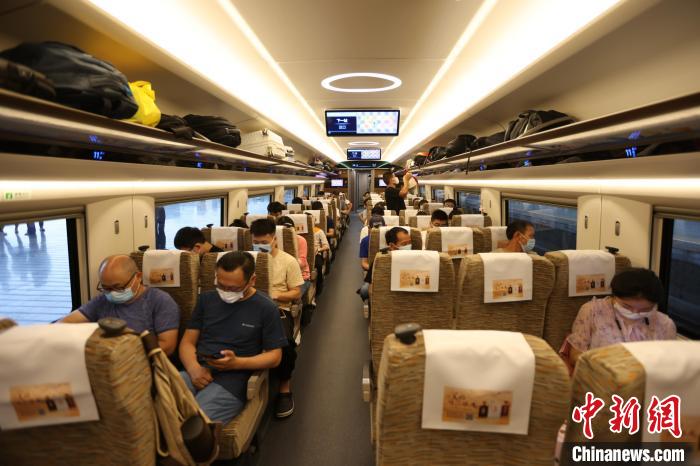 三峡门户湖北宜昌首开复兴号智能动车组