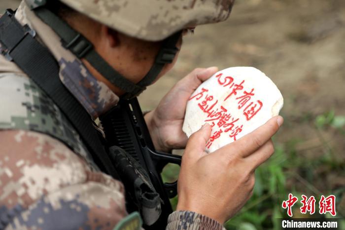 西藏軍區邊防軍人在孤島墨脫忠誠戍邊一甲子